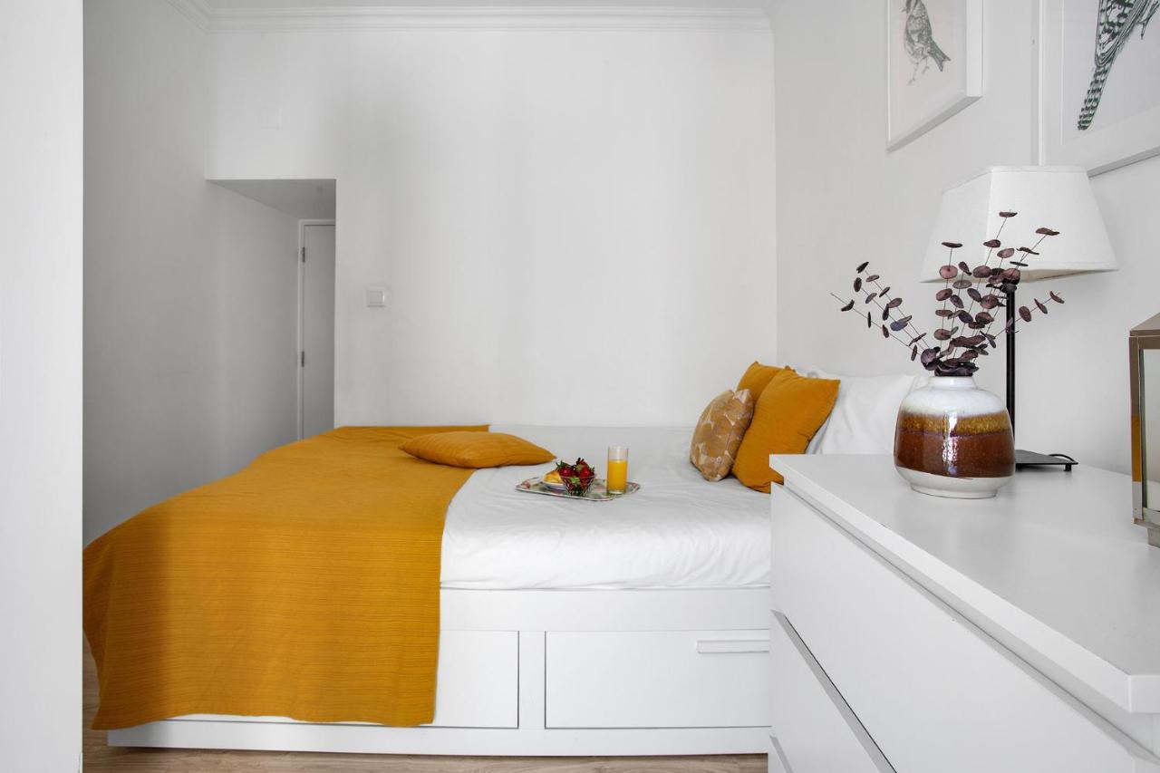 Modern 2 Bedroom Apartment In Estrela With Outside Terrace! Amazing For Families, Couples, Friends Lissabon Buitenkant foto