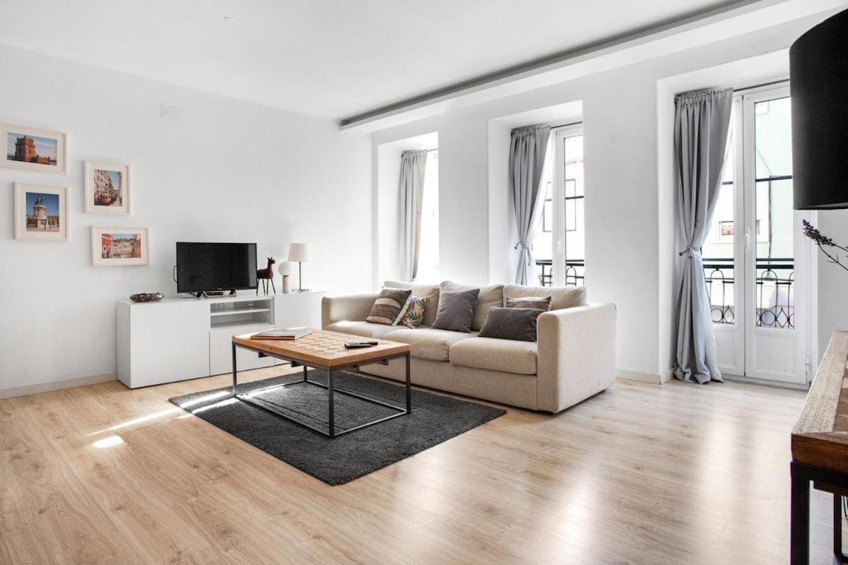 Modern 2 Bedroom Apartment In Estrela With Outside Terrace! Amazing For Families, Couples, Friends Lissabon Buitenkant foto