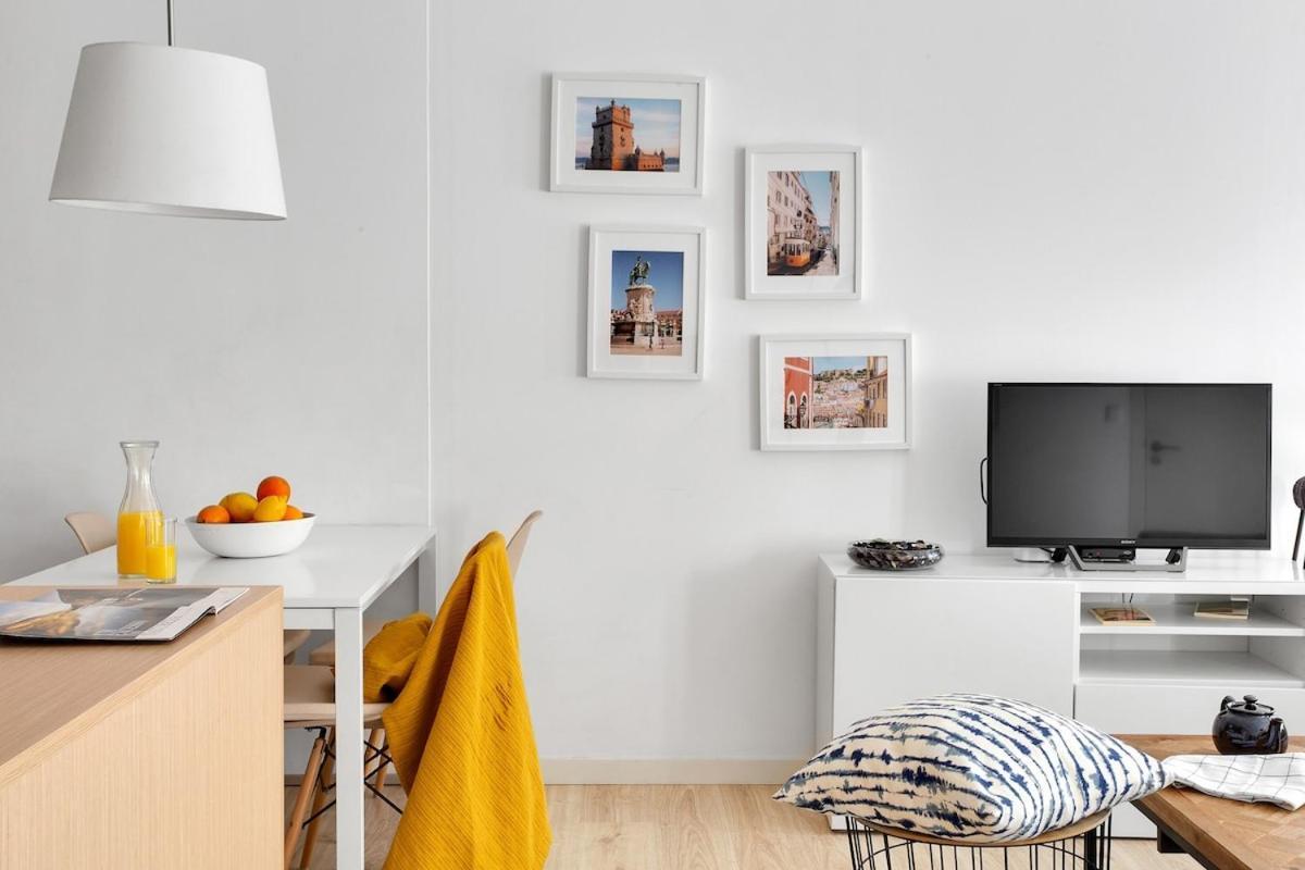 Modern 2 Bedroom Apartment In Estrela With Outside Terrace! Amazing For Families, Couples, Friends Lissabon Buitenkant foto
